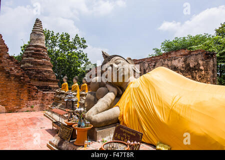 Le Bouddha ancien plus de 500 ans est pleine d'esprit et de l'attrayant pour les Thaïs pour adorer à Ayutthya,Thailand Banque D'Images