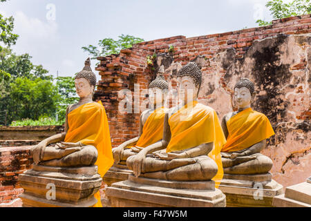 Le Bouddha ancien plus de 500 ans est pleine d'esprit et de l'attrayant pour les Thaïs pour adorer à Ayutthaya, Thaïlande Banque D'Images