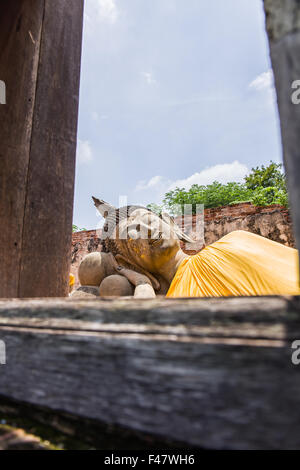 Le Bouddha ancien plus de 500 ans est pleine d'esprit et de l'attrayant pour les Thaïs pour adorer à Ayutthaya, Thaïlande Banque D'Images