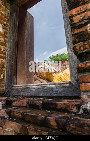 Le Bouddha ancien plus de 500 ans est pleine d'esprit et de l'attrayant pour les Thaïs pour adorer à Ayutthaya, Thaïlande Banque D'Images