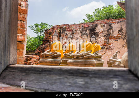 Le Bouddha ancien plus de 500 ans est pleine d'esprit et de l'attrayant pour les Thaïs pour adorer à Ayutthaya, Thaïlande Banque D'Images