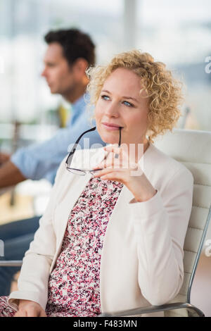 Smiling casual business team working together Banque D'Images