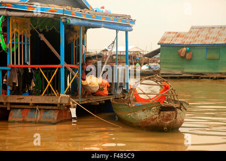 La vie de village traditionnel à Kampong Phluck sur le lac Tonle Sap Banque D'Images