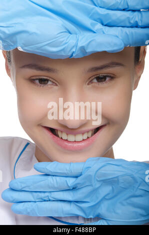 Cheerful doctor dans gants bleu Banque D'Images