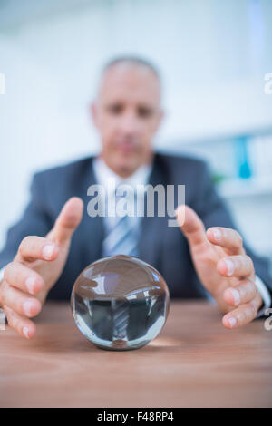 Les prévisions d'affaires d'une boule de cristal Banque D'Images