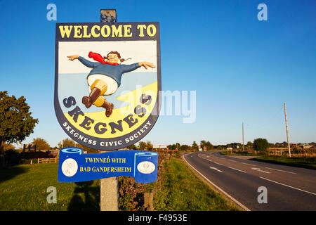 Bienvenue à Skegness road sign, Skegness, dans le Lincolnshire, Angleterre, Royaume-Uni. Banque D'Images