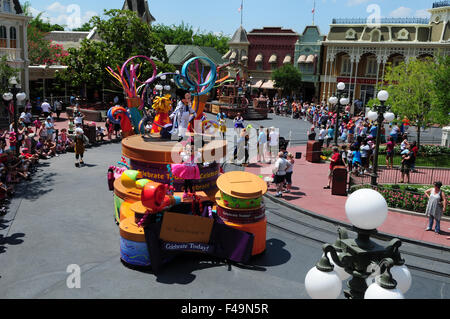 Mickey et Minnie Mouse : la réalisation d'un rêve (parade au Magic Kingdom de Disney dans Disney World, Orlando, Floride. Banque D'Images