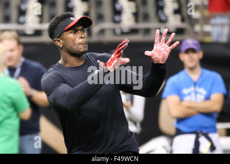 La Nouvelle Orléans, Louisiane, USA. 15 Oct, 2015. La Nouvelle-Orléans, Louisiane, Etats-Unis. 15 Oct, 2015. Atlanta Falcons receveur Julio Jones (11) L'échauffement avant le match entre les New Orleans Saints et les Falcons d'Atlanta à la Mercedes-Benz Superdome de New Orleans, LA. Stephen Lew/CSM © Cal Sport Media/Alamy Live News Crédit : Cal Sport Media/Alamy Live News Banque D'Images