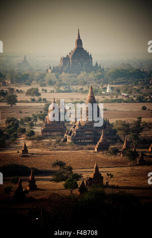 Bagan ville antique Royaume de temples païens et pagodes Birmanie (Myanmar) Banque D'Images