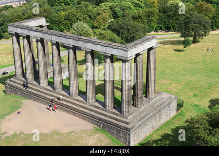 Le Monument National de l'Écosse, sur Calton Hill, à Édimbourg, vu depuis le Monument Nelson. Banque D'Images