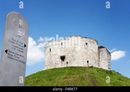 Clifford's Tower à York UK Banque D'Images