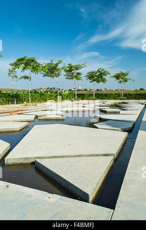 Dalle de béton avec motif en jardin public à Setia Alam, Selangor, Malaisie Banque D'Images