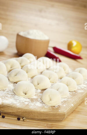 Les beignets de viande sur conseil de cuisine Banque D'Images