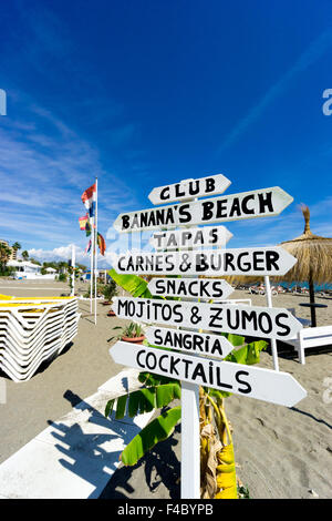 Menu cocktail manuscrites sur Torremolinos beach Banque D'Images