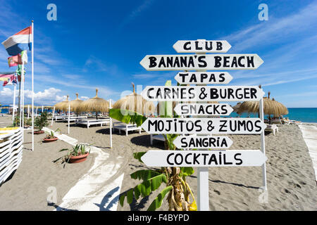 Menu cocktail manuscrites sur Torremolinos beach Banque D'Images