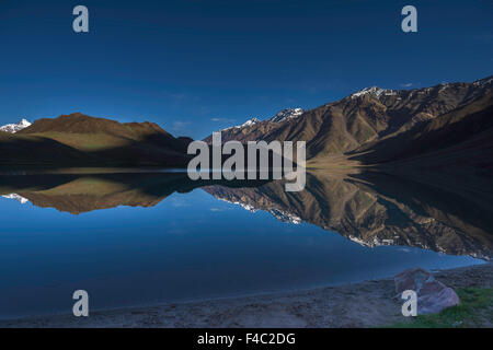 Tôt le matin, au lac Chandratal Banque D'Images