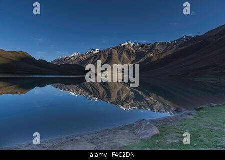 Tôt le matin, au lac Chandratal Banque D'Images