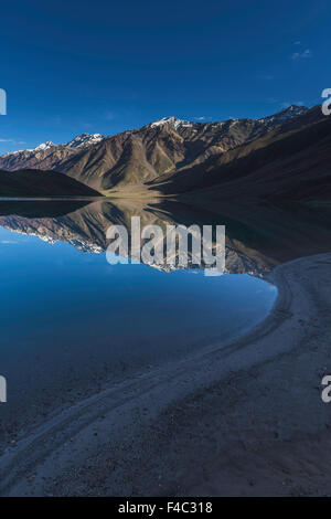 Tôt le matin, au lac Chandratal Banque D'Images