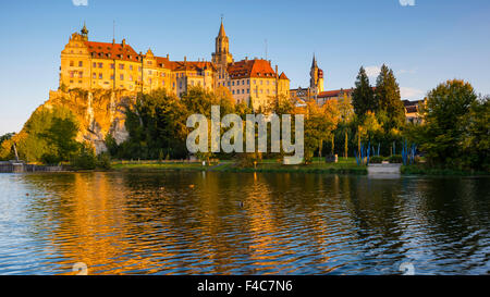 Château de Sigmaringen, le Château de Hohenzollern, sur le Danube, Sigmaringen, Jura souabe, Bade-Wurtemberg, Allemagne Banque D'Images