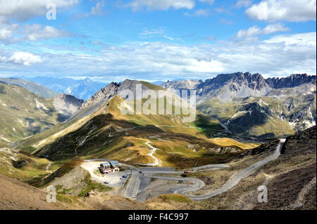 Col du Galibier, la station de cyclistes et Tour de France, vue panoramique, Alpes, France Banque D'Images