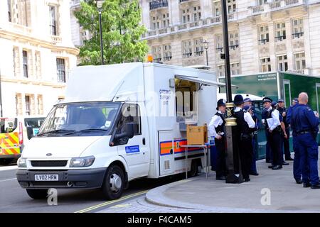 Le 70e anniversaire de service le jour de la victoire de commémoration dans Whitehall comprend : Atmosphère Où : London, Royaume-Uni Quand : 15 août 2015 Banque D'Images