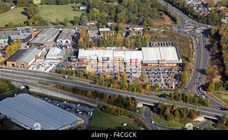 Vue aérienne de Stanley Green Retail Park, Cheadle Hulme, UK Banque D'Images