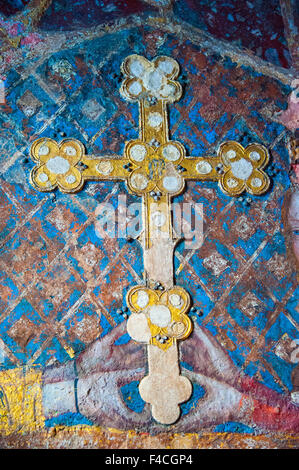 L'empereur Charles IV (Karel IV) et sa femme Anna Svidnicka St. Catherine l'église le château de Karlstejn. Fresco et croix d'or Banque D'Images