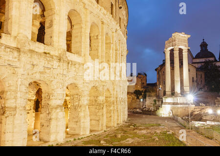 Théâtre de Marcellus par nuit. Rome, Italie Banque D'Images