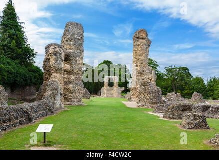 Les ruines de l'abbaye de St Edmund, jardins de l'abbaye de Bury St Edmunds, Suffolk, Angleterre, RU Banque D'Images