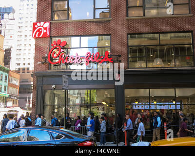 Le Poussin-fil-Un Storefront, Times Square, NYC Banque D'Images