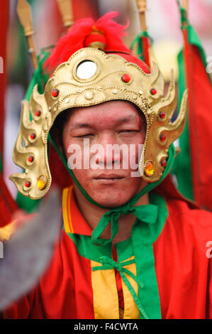 Le chaman de Singkawang. Cette célébration est mis en évidence avec le défilé des anciens de Tatung. Banque D'Images