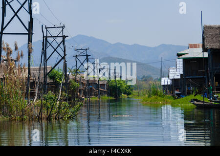 Village au Lac Inle (Birmanie Banque D'Images