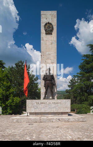 L'Albanie, permet), Abdul Frasheri Square, statue partisan Banque D'Images