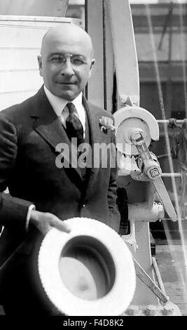 ALEXIS CARREL (1873-1944) Prix Nobel français chirurgien et biologiste sur à New York vers 1930. Bain News service photo Banque D'Images