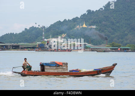 Petit bateau de transport de marchandises, un township Myeik autour dans la région de Tanintharyi du Myanmar Banque D'Images