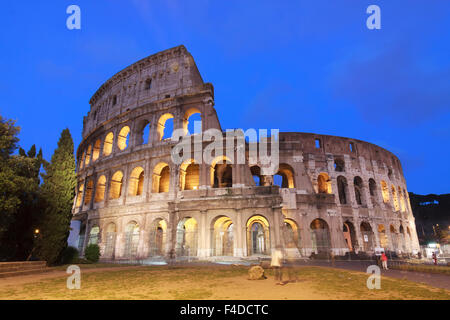 Coliseum au crépuscule. Rome, Italie Banque D'Images