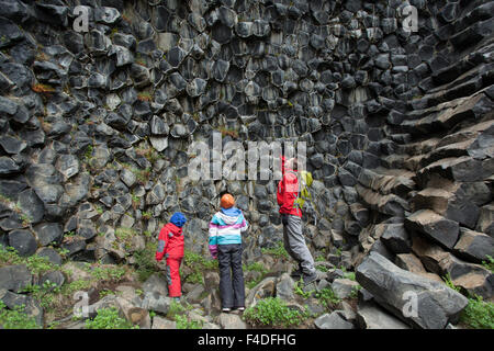 L'étude de la famille des formations de roche de basalte à Hljodaklettar Jokulsargljufur Nordhurland Eystra,,, l'Islande. Banque D'Images