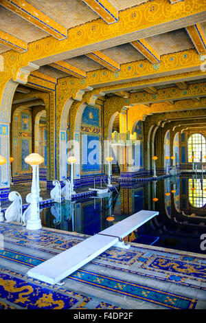 La piscine carrelée Piscine Romaine à Hearst Castle. Le titre sur les Thermes de Caracalla à Rome antique C : 211-217 Banque D'Images