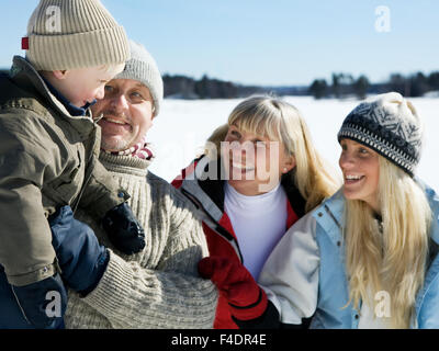 Portrait de grands-parents avec leurs petits-enfants. Banque D'Images