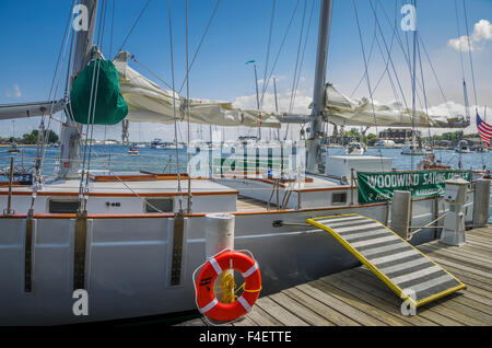 Navigation dans la baie de Chesapeake hors historique Annapolis, Maryland. Banque D'Images