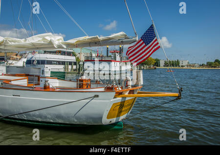 Navigation dans la baie de Chesapeake hors historique Annapolis, Maryland. Banque D'Images