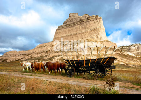 Scott's Bluff dans l'actuelle New York, s'élevant à 800 pieds au-dessus des plaines, a été le premier paysage vertical émigrants sur l'Oregon Queue rencontrés. Aujourd'hui un Monument National. Tailles disponibles (grand format) Banque D'Images