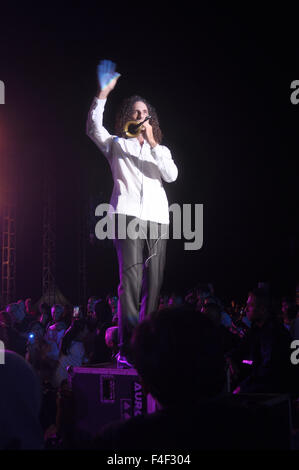 16 octobre 2015 - Kenny G dont le nom complet est Bruce Kenneth Gorelick origine Saxophone Seattle États-unis effectuer et d'étonner des milliers de fans de la musique jazz à partir de diverses régions de l'Indonésie à Prambanan Jazz International Music Festival 2015 à Prambanan, Sleman, Yogyakarta, Indonésie, le vendredi 16 octobre 2015. Kenny G a commencé à plonger dans le monde de la musique en 1973 avec Barry White Love Unlimited Orchestra. Kenny G formé le groupe funk band appelé froid, Bold et ensemble dans la même année. Keny G est de plus en plus populaire depuis qu'il a rejoint Jeff Lorber Fushion et un an plus tard a décidé de prendre sa carrière sur Banque D'Images