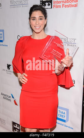 Chicago, USA. 16 octobre, 2015. Sarah Silverman assiste à un tapis rouge au cours de l'année 2015 Chicago International Film Festival à AMC River East 21 le 16 octobre 2015. Crédit : Daniel Boczarski/Alamy Live News Banque D'Images