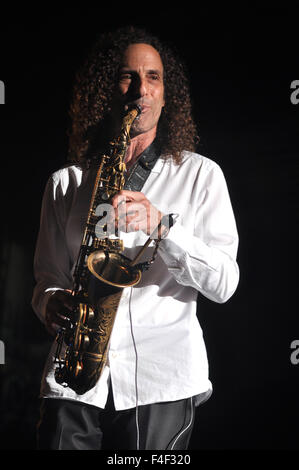 16 octobre 2015 - Kenny G dont le nom complet est Bruce Kenneth Gorelick origine Saxophone Seattle États-unis effectuer et d'étonner des milliers de fans de la musique jazz à partir de diverses régions de l'Indonésie à Prambanan Jazz International Music Festival 2015 à Prambanan, Sleman, Yogyakarta, Indonésie, le vendredi 16 octobre 2015. Kenny G a commencé à plonger dans le monde de la musique en 1973 avec Barry White Love Unlimited Orchestra. Kenny G formé le groupe funk band appelé froid, Bold et ensemble dans la même année. Keny G est de plus en plus populaire depuis qu'il a rejoint Jeff Lorber Fushion et un an plus tard a décidé de prendre sa carrière sur Banque D'Images