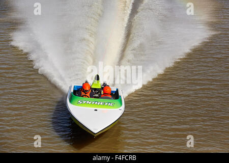 Wentworth, l'Australie, le samedi 17 octobre 2015. Course de ski voile synthétique, participer à des temps de qualification pour l'essai Ted Hurley Memorial Race Ski classique. Cette course commence sur la rivière Darling à Wentworth, puis tourne dans la rivière Murray et courses à Mildura, avant de retourner à Wentworth et la finale. Crédit : Ian Mckenzie/Alamy Live News Banque D'Images