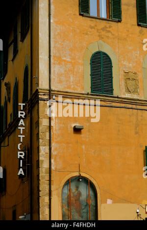 Trattoria signe sur un bâtiment de la place Santo Spirito, l'Oltrarno, Florence. Italie Banque D'Images