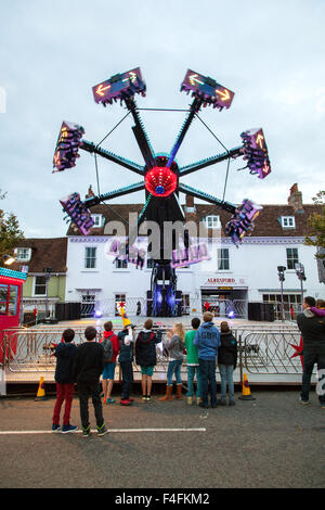 Octobre traditionnel Michaelmas juste sur Broad Street dans le centre de Alresford Hampshire, Royaume-Uni. Banque D'Images