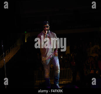 Norfolk, Virginie, USA. 16 Oct, 2015. JEREMIH sort de retour au centre constant à la Old Dominion University de Norfolk, en Virginie, le 16 octobre 2015. © Jeff Moore/ZUMA/Alamy Fil Live News Banque D'Images