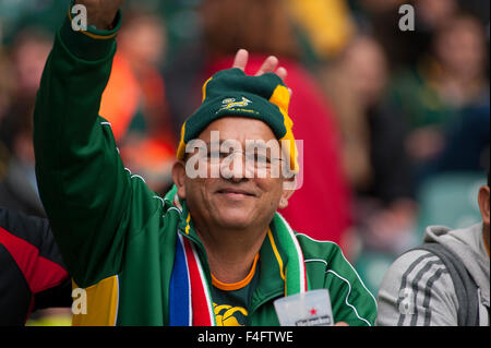 Le stade de Twickenham, London, UK. 17 octobre, 2015. Partisan de l'Afrique du Sud. Pays de Galles défait par l'Afrique du Sud en quart de finale de la Coupe du Monde de Rugby 2015, score final de galles 19 - 23 Afrique du Sud. Credit : sportsimages/Alamy Live News Banque D'Images